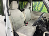 運転席シート廻りは使用感も少なく、良好な状態となっています。丁寧に使われていたことがよくわかりますね。