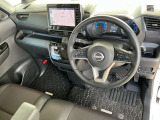 アダプティブタイプのオートクルーズです。車線中央付近を走行するようにステアリングを制御し、運転者のハンドル操作を支援します。