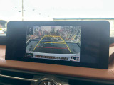 【バックカメラ】運転席から画面上で安全確認ができます。駐車が苦手な方にもオススメな便利機能です。