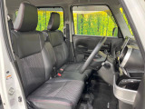 運転席シート廻りは使用感も少なく、良好な状態となっています。前オーナー様が丁寧に使っていたことがよくわかりますね。
