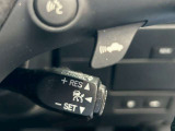 【レーダークルーズコントロール】ミリ波レーダーが車間距離を測って設定車速内で車速に比例した車間距離を保ちながら追従走行する装置で近づきすぎたときは自動でブレーキし、離れすぎたときには自動増速もする。