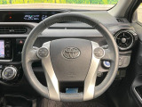 インテリアに合わせたデザインのステアリングは、運転される方のことも考え、運転しやすい形状、大きさです。是非一度、実際に触ってお確かめください。