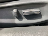 運転席・助手席は電動パワーシートになります。