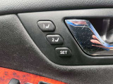 【運転席ポジションメモリー付パワーシート】ワンタッチで記憶させていたシートの前後・リクライニングはもちろんシートリフターも備えます☆快適なドライブをお楽しみ下さい♪
