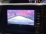【バックカメラ】運転席から画面上で安全確認ができます。駐車が苦手な方にもオススメな便利機能です。