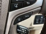【レーダークルーズコントロール】ミリ波レーダーが車間距離を測って設定車速内で車速に比例した車間距離を保ちながら追従走行する装置で近づきすぎたときは自動でブレーキし、離れすぎたときには自動増速もする。
