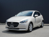 世界統一名称の『MAZDA2』となったコンパクト。「Be a Driver」のスローガンのもと、最適なドライビングポジションを提供できる室内空間と思い通りの走行性能を持った、クラスを超えたお車です!