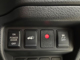 【パワーバックドア】スマートキーや運転席のボタンを押すだけでリアゲートが自動で開閉します!荷物を持っている時や、高い位置にあるバックドアを閉める際に便利な機能です♪