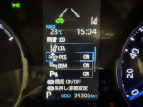 隣車線を走る車両をレーダーで検知し、ドアミラーでは確認しにくい後側方エリアに存在する車両に加え、急接近してくる車両も検知します。車両を検知するとドアミラーに搭載されたLEDインジケーターが点灯します。