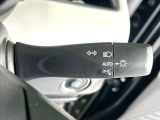 【オートライト】周りの明るさに応じて自動でヘッドライトの点灯・消灯ができる機能です!ライトの付け忘れ・消し忘れなどが無くなり、雨の日や夕方の走行も安心!トンネル通過時も便利ですね♪