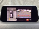 狭い場所での駐車やすれ違いなどでより的確な運転操作に役立つ360&deg;ビューモニターが装備されています。