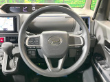 インテリアに合わせたデザインのステアリングは、運転される方のことも考え、運転しやすい形状、大きさです。是非一度、実際に触ってお確かめください。
