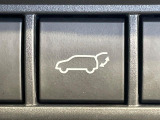 【パワーバックドア】スマートキーや運転席のボタンを押すだけでリアゲートが自動で開閉します!荷物を持っている時や、高い位置にあるバックドアを閉める際に便利な機能です♪