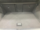 ●すっきりとした見た目のスクエア形状のラゲッジスペースです。また荷物が多い時、急なお買いものの際にもリヤシートを倒していただくことにより十分なスペースを確保できます。