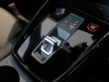 ご来店の場合、ローン審査はとても簡単です。ローンの本申し込みも運転免許証とキャッシュカードがあれば、金融機関お届け印はご不要です。