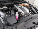 2AR-FSE型 2.5L 直列4気筒 DOHCエンジンと1KM型交流同期電動機のハイブリッドシステム搭載、駆動方式はFRです。