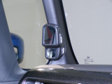 停車時や発進時、対向車とのすれ違いや路肩に寄せるときなど、車両左側前方を確認するときに役立ちます。