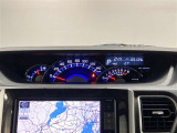 メーターが運転席から見やすいインパネ中央部に配置してるので走行中の視線移動が少なく快適です。