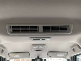 後席向けの送風口が付いており、車内の空気を循環させます☆