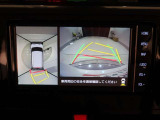 パノラミックビューモニター付きです。車両を上から見たような映像をディスプレイオーディオ画面に表示。運転席からの目視だけでは見にくい、車両周辺の状況をリアルタイムでしっかり確認できます。