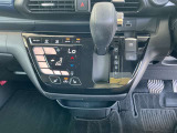 駐車ブレーキは電動式です。オートホールド機能付きで便利ですね