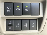 両側オートスライドドアです♪運転席のボタンやキーのボタンでも開閉できます!手荷物がいっぱいの時でも簡単にドアの開け閉めができるのでとっても便利です♪