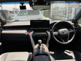 【運転席・インパネまわり】ハンドル・シート・フロアーなど隅々までプロによるクリーニング済み☆彡キレイな車内でドライブが一層快適にお楽しみいただけます!!