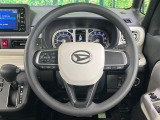 インテリアに合わせたデザインのステアリングは、運転される方のことも考え、運転しやすい形状、大きさです。是非一度、実際に触ってお確かめください。