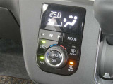 【オートエアコン】車内温度を感知して自動で温度調整をしてくれるのでいつでも快適な車内空間を創り上げます!どの席に座っても快適なドライブが楽しめます♪