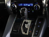 電動パーキングブレーキ・ブレーキホールドを装備してます。ホールド機能は信号待ちが多い一般道で疲労軽減になり、大好評です!