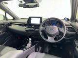 運転席まわりです。 各操作スイッチは使いやすい位置に配置されてます。