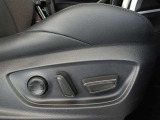パワーシート搭載。微妙な調整が手軽にでき、ピッタリのポジションで運転することが可能です。