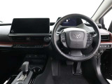 <運転席>まるで自宅に居るようにリラックスできる運転席です。外の喧騒を忘れさせてくれますね。見やすいメーターと操作しやすいスイッチ類もいいですね.