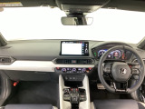 【前方視界】開放的な前方視界!運転がしやすく疲れにくいです♪窓が大きく、見通しがとっても良いおクルマですよ♪