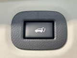 【パワーバックドア】スマートキーや運転席のボタンを押すだけでリアゲートが自動で開閉します!荷物を持っている時や、高い位置にあるバックドアを閉める際に便利な機能です♪