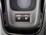 【シートヒーター】寒い日の運転など冷えやすい脚部を快適に温めてくれる。嬉しい機能♪