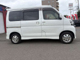 4WD/両側スライドドア/ターボ/リヤヒーター/キーレスキー/フルオートエアコン/フォグランプ/フルフラットシート/スペアキー/アクセサリーソケット/純正オーディオ/純正アルミホイール