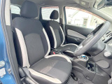 運転席まわりには十分なスペースがあり、大柄な方でもゆったり運転していただける環境です。