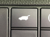 【パワーバックドア】スマートキーや運転席のボタンを押すだけでリアゲートが自動で開閉します!荷物を持っている時や、高い位置にあるバックドアを閉める際に便利な機能です♪
