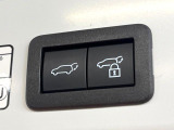 【パワーバックドア】スマートキーや運転席のボタンを押すだけでリアゲートが自動で開閉します!荷物を持っている時や、高い位置にあるバックドアを閉める際に便利な機能です♪