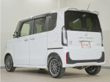 運転席のスペースはゆったりしていて、視界も広く確保されているので普段の運転からロングドライブまで快適です。