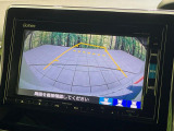 【バックカメラ】駐車時に後方がリアルタイム映像で確認できます。大型商業施設や立体駐車場での駐車時や、夜間のバック時に大活躍!運転スキルに関わらず、今や必須となった装備のひとつです!