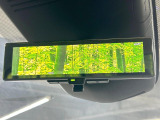 【インテリジェントルームミラー】後席の大きな荷物や同乗者で後方が確認しづらい時でも安心!カメラが撮影した車両後方の映像をルームミラー内に表示。クリアな視界で状況の確認が可能です!