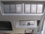 【両側パワースライドドア】両側が電動スライドドアになっております。狭い駐車場でのお子様の乗り降りの時などに安心です!