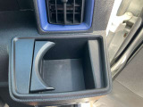 前席にドリンクホルダーが付いているので快適に運転できますね♪