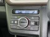 オートエアコンで快適な室内です。