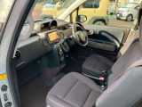 自社整備工場併設! 納車整備からアフターフォローまでお任せください。 車検や定期点検、オイル交換はもちろん、ナビやドラレコ、バックカメラ、ETC等の取り付けも当店にお任せください。