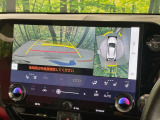【パノラミックビューモニター】専用のカメラにより、上から見下ろしたような視点で360度クルマの周囲を確認することができます☆死角部分も確認しやすく、狭い場所での切り返しや駐車もスムーズに行えます。