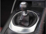 【シフトレバー】シフトもとても操作しやすいデザインになっております。運転する人の事を第一に考えた操作性の高い仕様です。