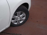 185/70R14タイヤ+アルミホイールです。スタッドレスタイヤや各種オプションのご注文も承っております♪